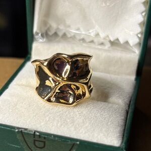 Elegant Gold-Toned Women's Ring